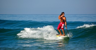 paddle surfing