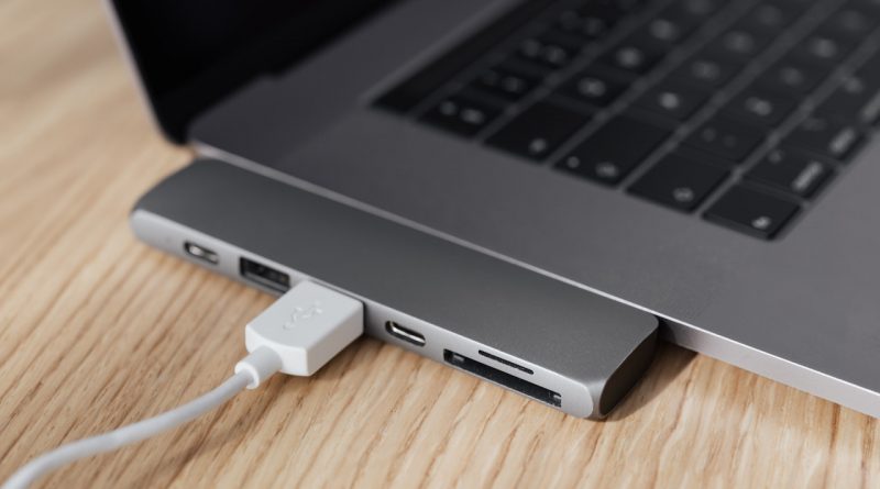 Tre modi per caricare un laptop se non hai la batteria